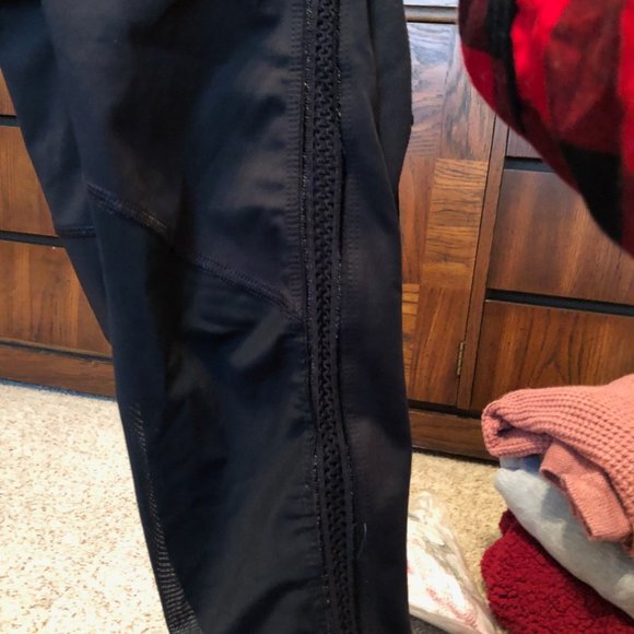 Black athletic wear Leggings - Picture 3 of 3